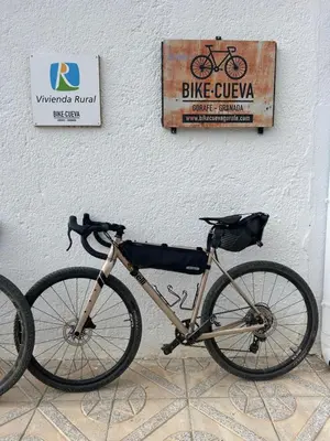 Montar en bicicleta en Bike Cueva - Desierto o alrededores