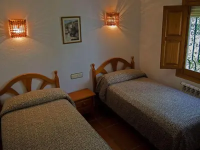 Cama o camas de una habitación en Holiday Home Gemütliches Haus in Anlage mit Schwimmbad in Válor by Interhome