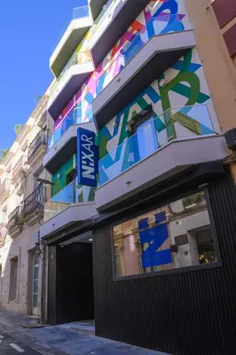 Edificio en el que se encuentra el hostal o pensión