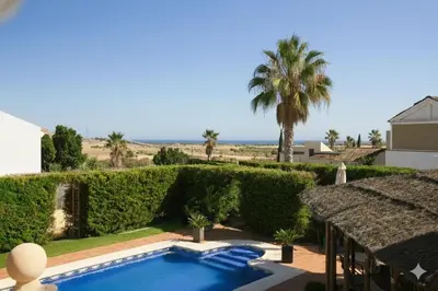 Piscina en o cerca de 4 Bedroom Villa Sleeps 8 with Private Pool
