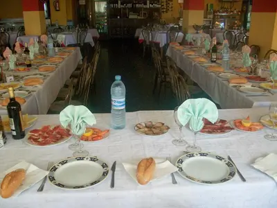 Comida en o cerca de este hotel