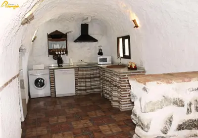 Una cocina o zona de cocina en Alojamientos Cuevas Pinomojon