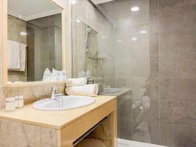 Un baño de Torreluz Apartamentos