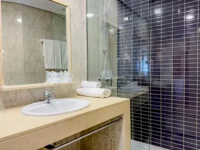 Un baño de Torreluz Apartamentos