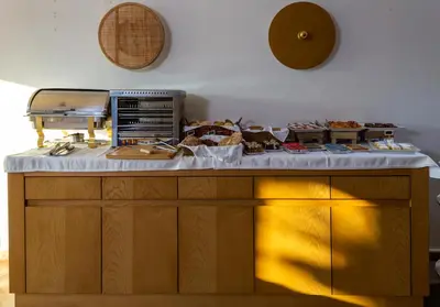 Comida en o cerca de este hotel