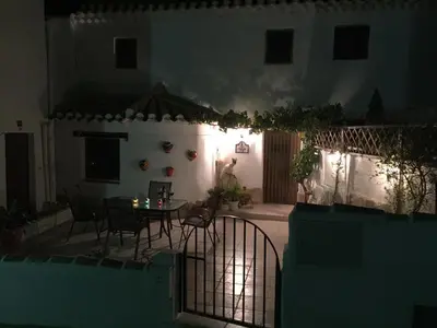Un patio o zona al aire libre en Cueva Chelaja