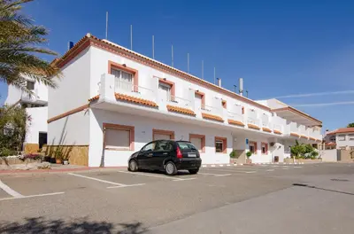 Edificio en el que se encuentra el hostal o pensión