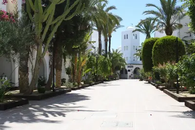 Jardín al aire libre en Apartamentos Torrelaguna