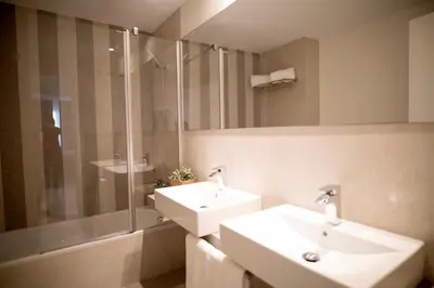 Un baño de El Trebol Bar & Hotel Only Adults