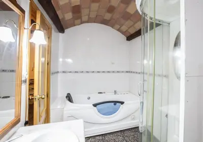 Un baño de Alojamientos Rurales Benarum con Spa