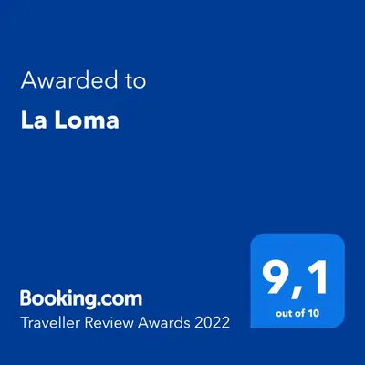 Certificado, premio, señal o documento que está expuesto en La Loma