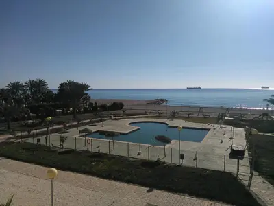 Piscina en o cerca de vista al mar