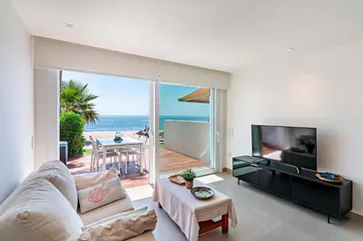 Una televisión o centro de entretenimiento en Bungalow 29 PIE DE PLAYA