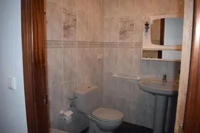 Un baño de Apartamentos Casa FERMINA - A 2 horas de las pistas de esquí