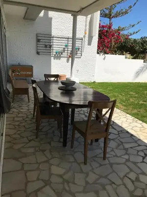 Un patio o zona al aire libre en 1 de 17 CASA CON JARDÍN PRIVADO A 200m DE LA PLAYA.