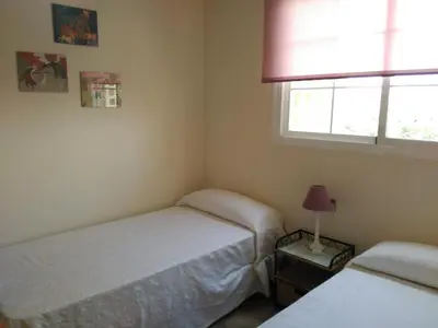 Cama o camas de una habitación en Entre el Mar y el Golf. Wifi privado.
