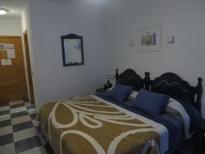 Cama o camas de una habitación en Hostal Puerto Genovés