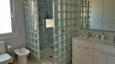 Un baño de Chalet Irlanda - 5 bedrooms PRIVATE HOUSE 300M FROM BEACH