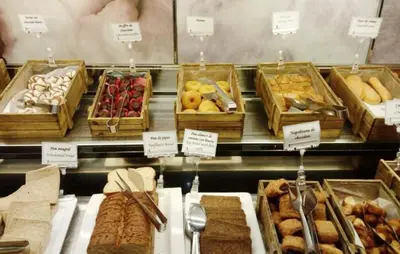 Comida en o cerca de este hotel