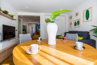 Una televisión o centro de entretenimiento en Expoholidays-Rueda Lopez apartamento de lujo