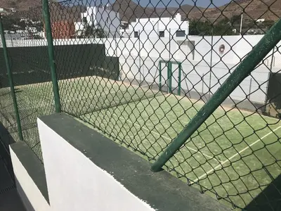 Instalaciones para jugar a tenis o squash en Casa Batavia o alrededores