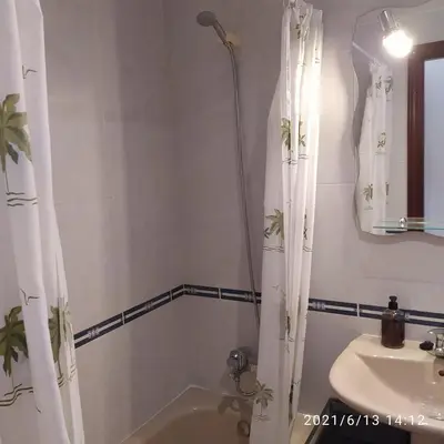 Un baño de Coqueto ático con vistas al mar