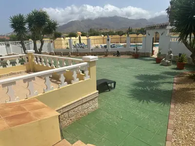 Vista general de una montaña o vista desde la villa