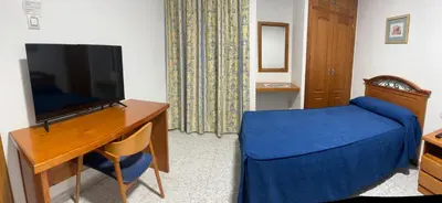 Una televisión o centro de entretenimiento en Bayo Lirola Hotel Balisa
