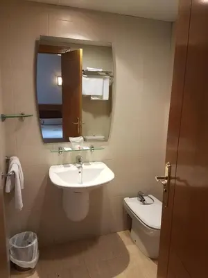 Un baño de Hostal Mediterraneo