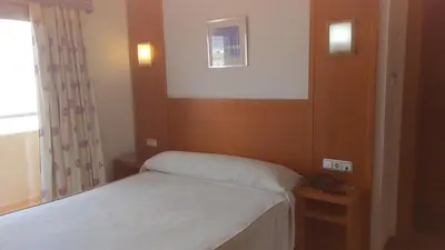 Cama o camas de una habitación en Hostal Mediterraneo
