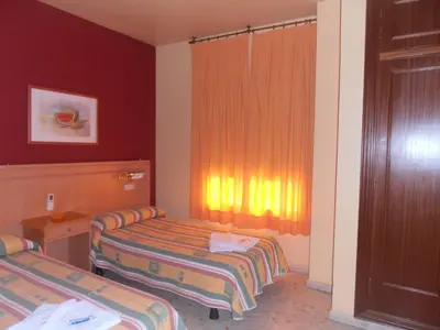 Cama o camas de una habitación en Hostal Carlos III