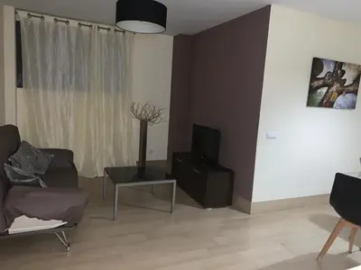 Una televisión o centro de entretenimiento en Apartamentos 16:9 Playa Suites