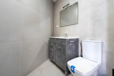 Un baño de BF Rooms Almeria Centro