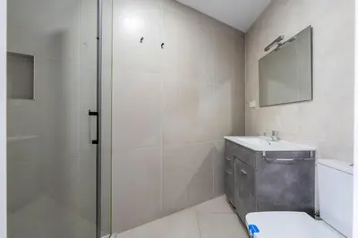 Un baño de BF Rooms Almeria Centro