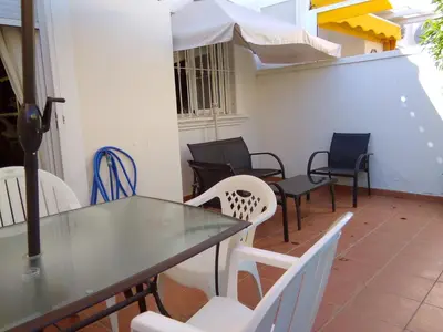 Un patio o zona al aire libre en Apartamento Naturista con jardín Torremar Natura Junto a la playa