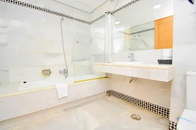 Un baño de Expoholidays - Apartamentos Puerto Almerimar