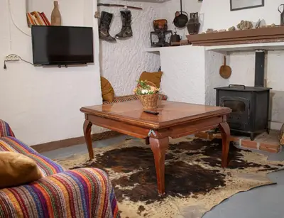 Una televisión o centro de entretenimiento en Cueva Navarro
