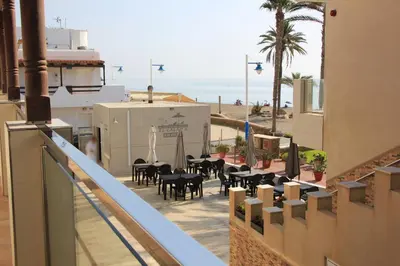 Un restaurante o sitio para comer en Apartamentos El Galán II