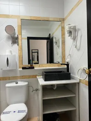 Un baño de SS Habitaciones turísticas VISTAS AL MAR