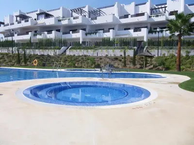 Piscina en o cerca de Verde