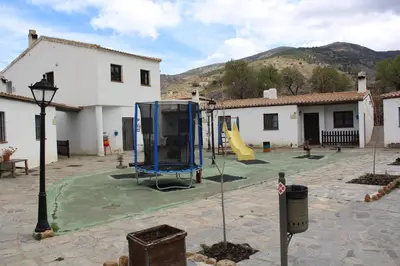 Zona de juegos infantil en RuralEcofilabres