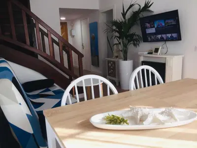 Una televisión o centro de entretenimiento en PRECIOSA CASITA JUNTO AL MAR