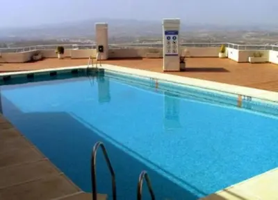 Piscina en o cerca de Victoria 1
