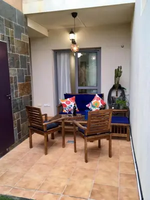 Zona de estar de oasis del toyo golf&beach private garden wifi