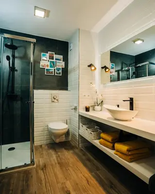 Un baño de Level 11 Apartment
