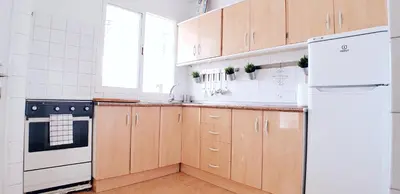 Una cocina o zona de cocina en BEACH HOUSE AGUILAS - Excelente Ubicacion!! Centro con Vistas Playa Delicias con Aire