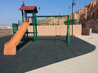 Zona de juegos infantil en Mojacar Playa para Familias