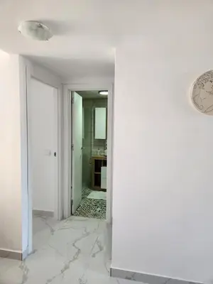 Un baño de ÁTICO DUPLEX ESPECTACULAR MARMOLADO con PISCINA PRIVADA!