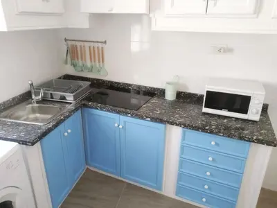 Una cocina o zona de cocina en Apartamentos El Puerto