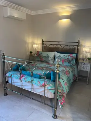 Cama o camas de una habitación en Villa with HEATED Pool and Amazing Mountain and Sea Views No Young Groups Allowed